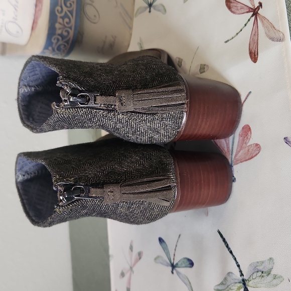 TOMS Leila Olive Gray Herringbone Suede Boote with Tassel Sz 8.5W - Picture 5 of 11